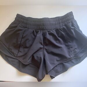 Lululemon Hotty Hot size 4 2.5” inseam LOW RISE